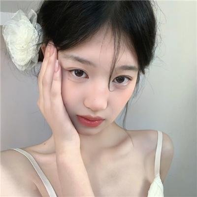 踉跄的女孩